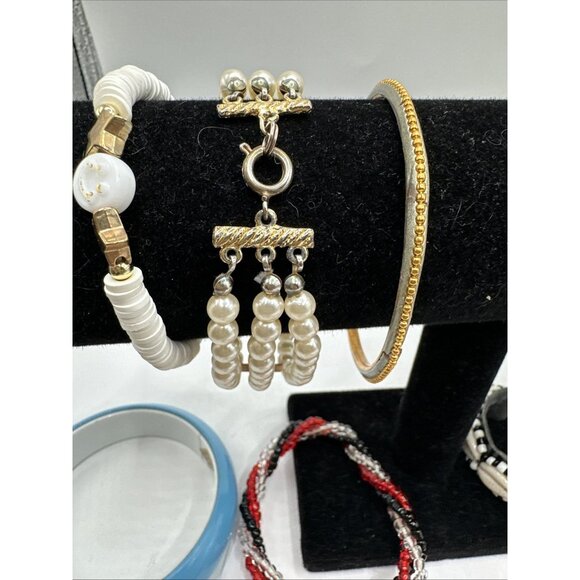 Mixed Lot 14 Bracelets Wood Faux Pearl Shell Plastic Leather Gold Silver Tone - Picture 10 of 16